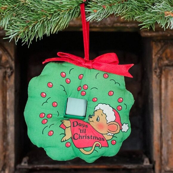 Vintage 90s Christmas Digital Countdown Ornament Mouse On Wreath WORKS - Picture 10 of 10